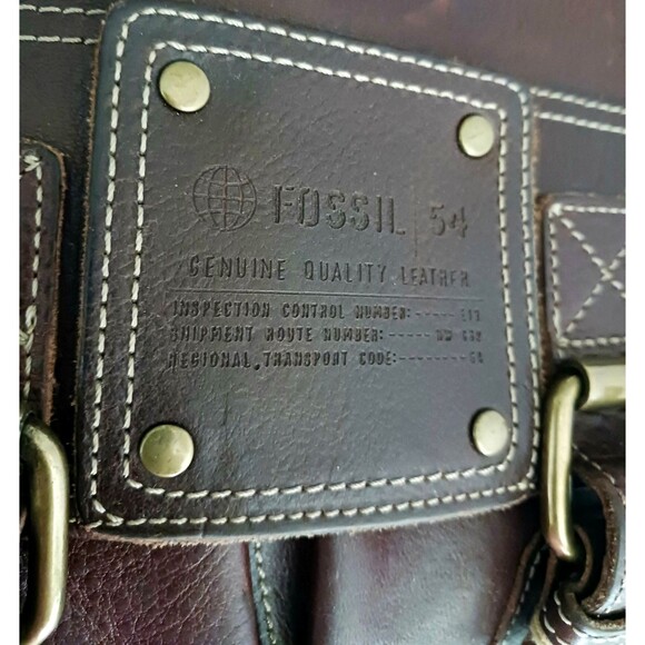 VTG Fossil 54 Dk Brown Leather Messenger Crossbody Bag Flap Front Brass Buckles - Picture 3 of 12